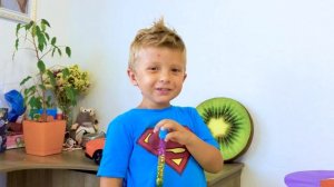 Никитос показывает Папе веселые фокусы