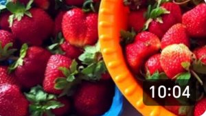 Деревня. Первый урожай клубники. Прополка лука в 30-ти градусную жару. Коптим вкусную рыбку.