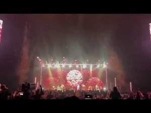 Залп конфетти из стадионных конфетти-пушек GLOBAL EFFECTS Stadium Shot