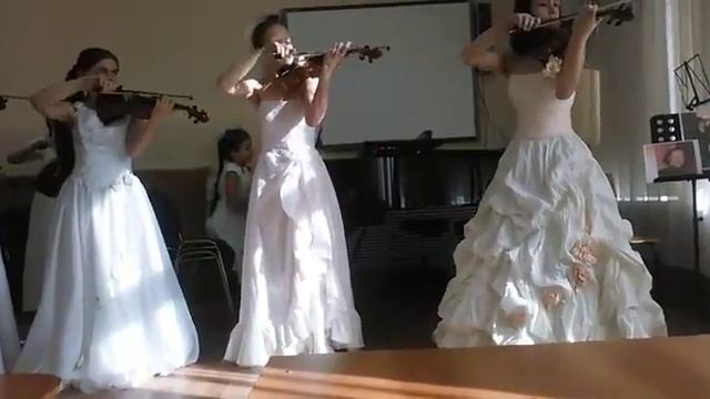 Динику. "Мартовский хоровод" смотреть онлайн