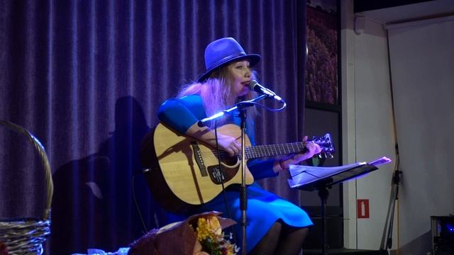 Татьяна Волкова выступает в кафе "64 зерна". смотреть онлайн