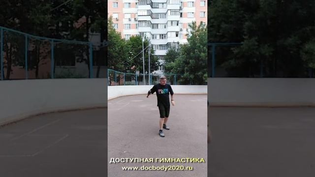 Упражнения с атлетическими булавами весом 1.0 кг на игровой площадке (11)