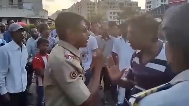 Traffic Police caught assaulting young man in public смотреть онлайн