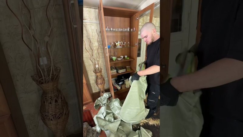 Разбор комнаты в заброшенном доме на хуторе
