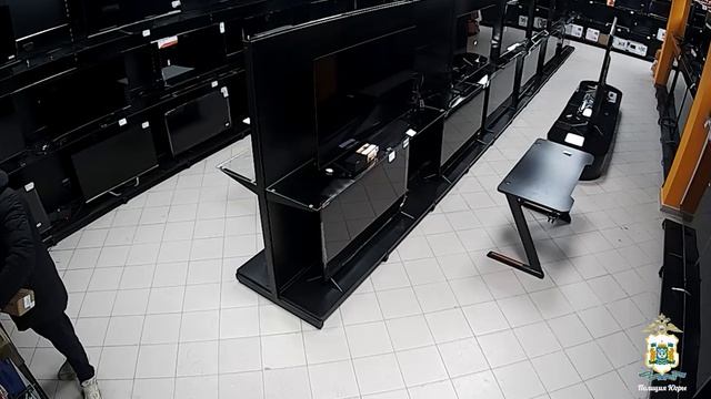 В Югре за серию краж парфюмерии и электроники из магазинов задержан 10 раз судимый житель Сургута