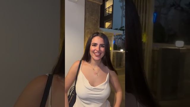 Elle enlève son String en Public suis choqué смотреть онлайн