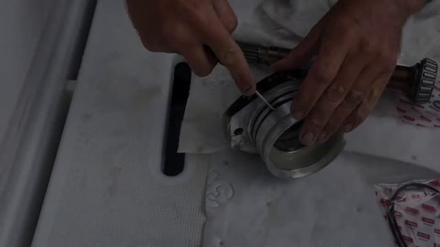 Yanmar SD 60 Saildrive In water Seal Replacement смотреть онлайн