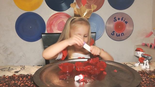 Желейный медведь  Валерка съел Hello Kitty.