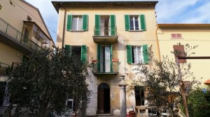 Показываю итальянский дом на 2 семьи