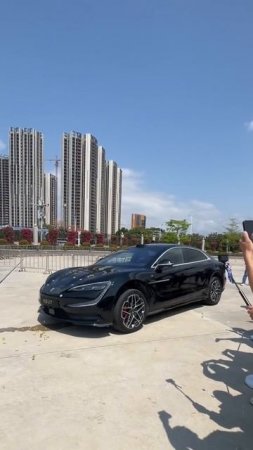 Yangwang U7 — полноразмерный люксовый электромобиль, производимый китайской компанией BYD Auto