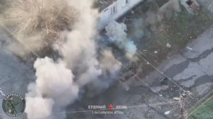 FPV-дрон ВТ-40 прошибает американский БТР М113 навылет.