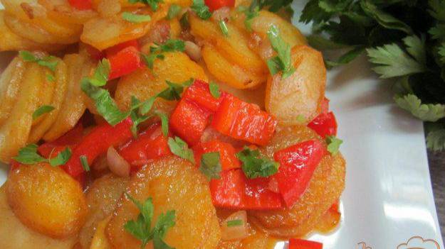 Жареный картофель по-испански