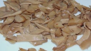 Салат с рисом и маринованными грибами