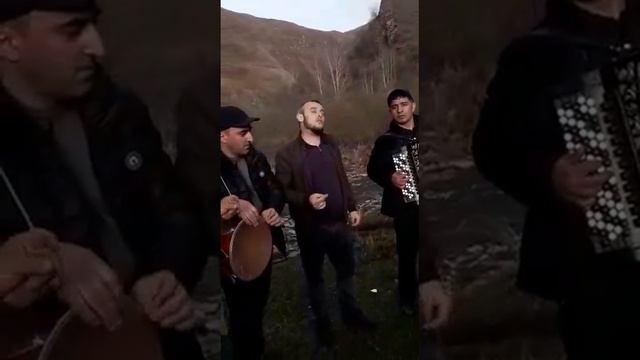 Муслим Магомедов - Даргинская песня на природе смотреть онлайн