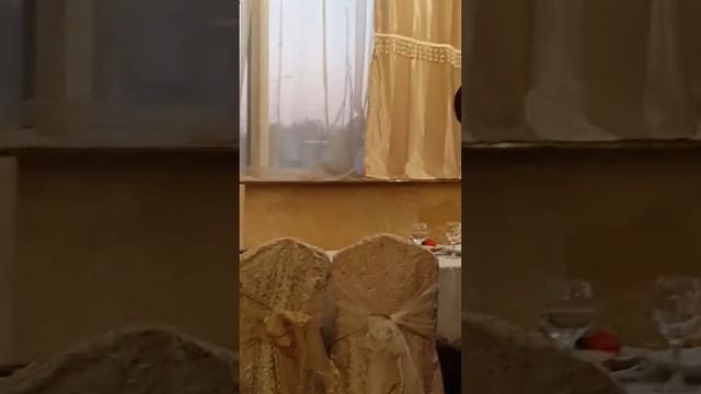 Неожиданный голос одного из гостей удивил всех гостей мероприятия смотреть онлайн