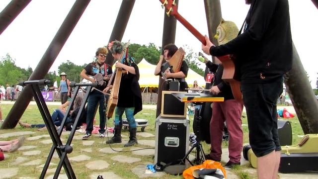 2016 Winnipeg Folk Festival - Moulettes - Under The Teepee смотреть онлайн