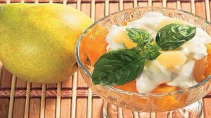 Фруктовый салат с сыром горганзола