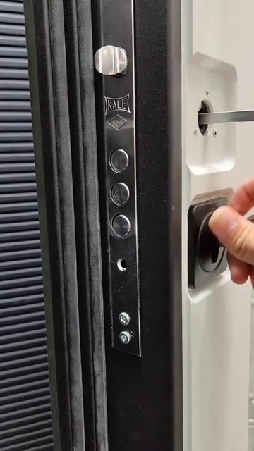 Лайфхак, как сделать бюджетную перекодировку двери. #двери #двериволгоград #юмор #лайфхаки смотреть онлайн