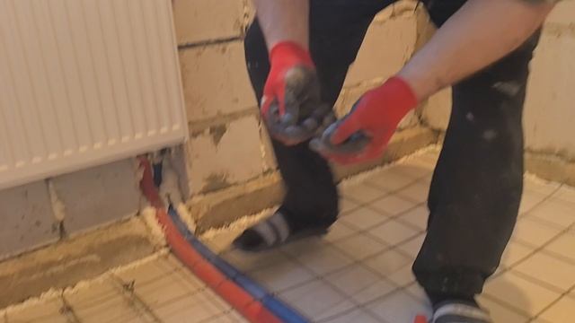 Готовим пол под полусухую стяжку. Живем в недостроенном доме.