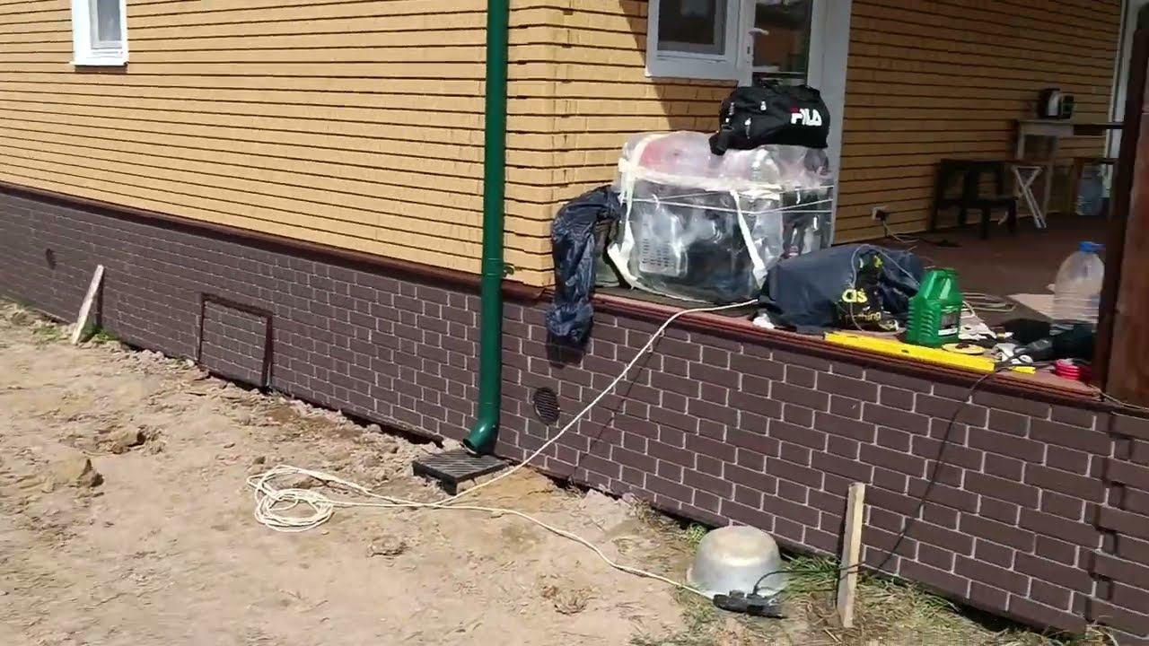 Подготовили участок к принятию плодородного грунта для посева.