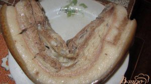 Сало отварное по-украински с чесноком