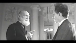 Монархист Василий Шульгин принял от Николая II манифест об отречении от престола