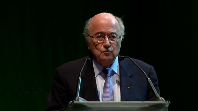 Blatter talks at CONMEBOL with FIFA rivals Luis Figo and Prince Ali in attendance смотреть онлайн
