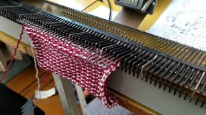 КРАСИВЫЕ ТАПОЧКИ, СВЯЗАННЫЕ НА МАШИНЕ НЕВА.