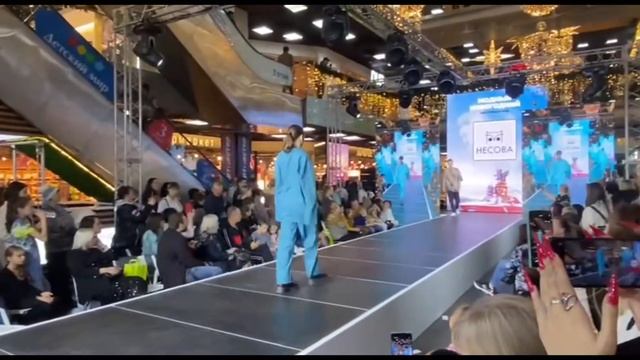 модный показ в Волгограде/ Яна Доронина🤍 смотреть онлайн