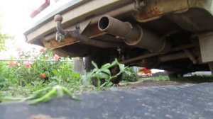работа двигателя ваз 2105 и звук выхлопа...