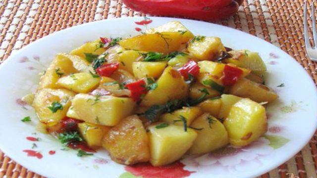 Картофель обжаренный с овощами
