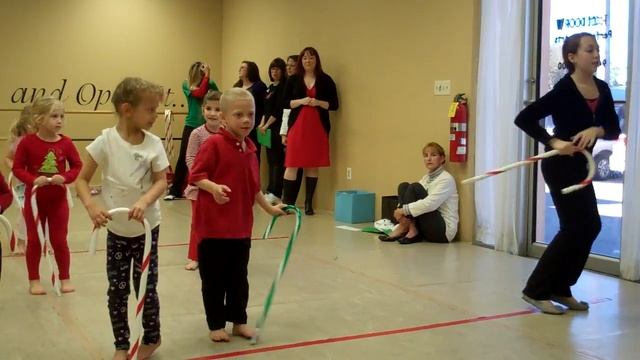 Stage Door Preschool VPK Class 2010-2011 Peppermint Twist Holiday Performance смотреть онлайн