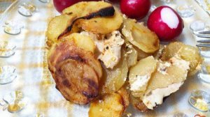 Картофель запечённый в сметане с курицей и грибами