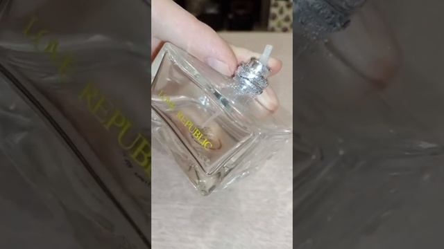 Как открыть пульверизатор с флакона для духов? смотреть онлайн
