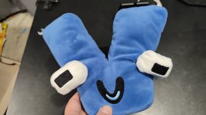 играем в мягкую игрушку букву алфавит лор для детей V, alphabet lore