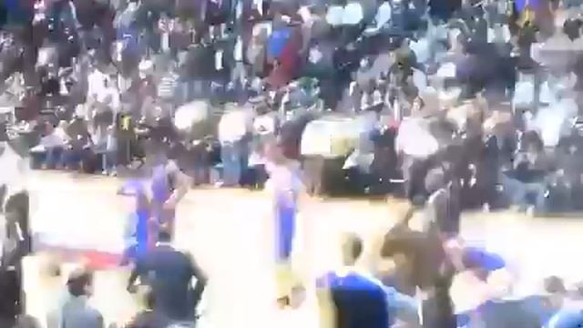 Atlanta Hawks and New York Knicks FIGHT (1/28/11) (Crowd Camera)