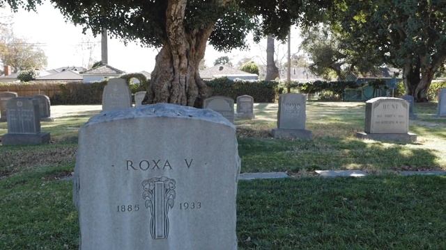 ИЗВЕРГИ... В МОСКВЕ НАШЛИ МАЛЕНЬКУЮ ДЕВОЧКУ В МУСОРКЕ... смотреть онлайн