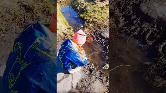 Ульяша на  рыбалке...😊