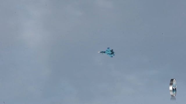 Красивые проходы модели самолёта СУ 27УБ смотреть онлайн