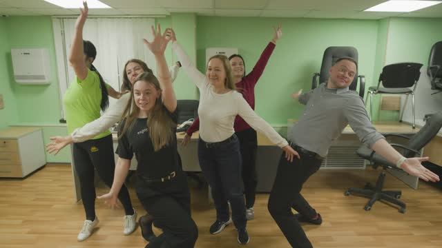 Репортаж подготовки корпоративного мюзикла