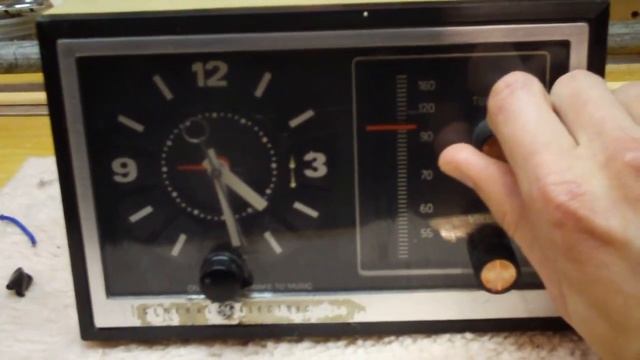 1970s General Electric AM clock radio