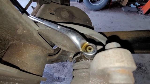 Rear brakes grinding ? They're brand new !! What happened ? смотреть онлайн