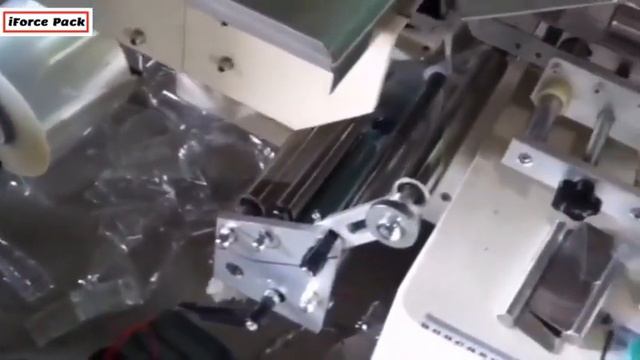 Automatic metal steel parts flow bag packaging machine