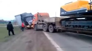 КАМАЗ с тралом вытаскивает СКАНИЮ