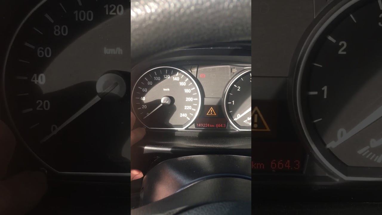 Вход в меню бортового компьютера на BMW E81 #shorts