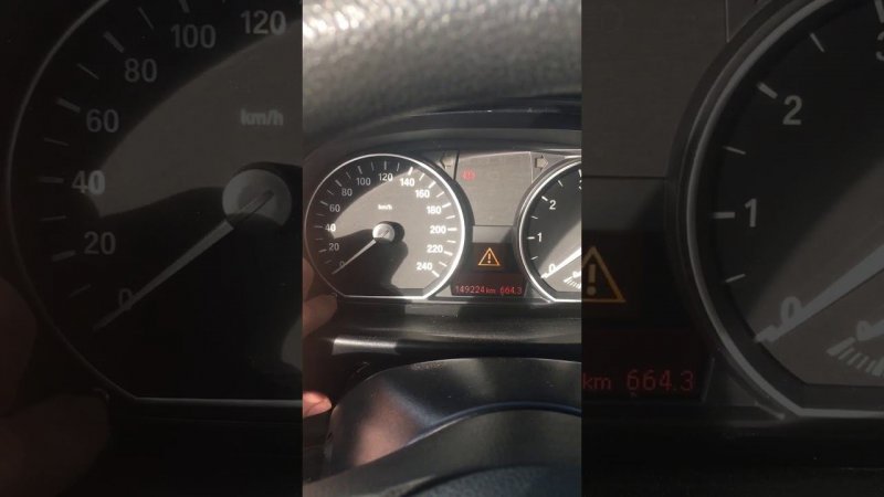Вход в меню бортового компьютера на BMW E81 #shorts
