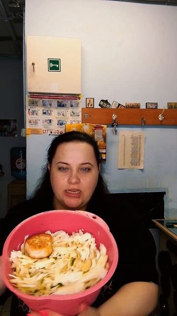на обед салат и куриная котлета , чай #диета #пп #еда #питание #похудение #обед #какпохудеть #салат