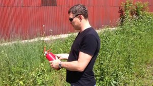 1 Кг порошка в огнетушителе много или мало? Демонстрация работы порошкового на 1 кг. Эксперимент.