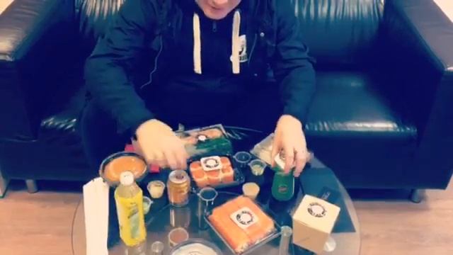 Покушать никогда не поздно))) Антоха говорит спасибочки)))