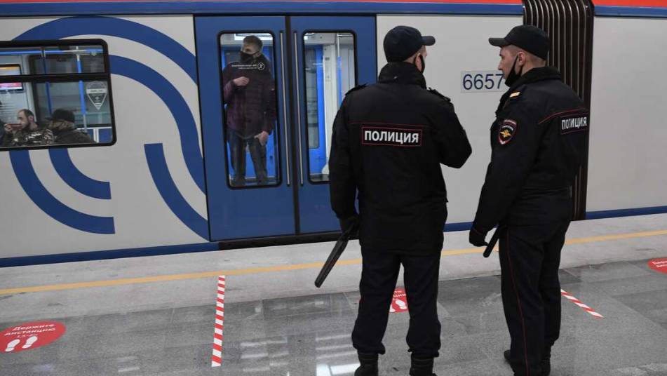 Мужчина избил незнакомого пассажира на платформе в московском метро